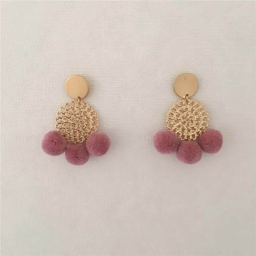 LOVELY GOLD COLOR PLATING ROUND DISC AND FILIGREE WITH POMPOM EARRINGS FOR WOMEN GIRL
LOVELY GOLD COLOR PLATING ROUND DISC AND FILIGREE WITH POMPOM EARRINGS FOR WOMEN GIRL