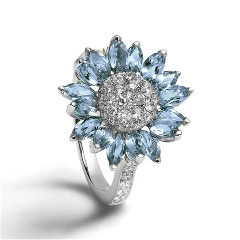 Moda Mujer Blue Flower Crystal Rings for Women Wedding Gifts Ring Rhinestone Rings Bague Femme Luxury Jewelry Anillos O3N546
Moda Mujer Blue Flower Crystal Rings for Women Wedding Gifts Ring Rhinestone Rings Bague Femme Luxury Jewelry Anillos O3N546