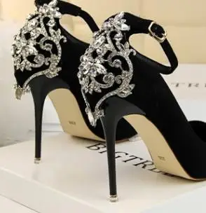 2018 new European and American style sexy thin women's shoes with super high heel suede shallow mouth pointed.
2018 new European and American style sexy thin women's shoes with super high heel suede shallow mouth pointed.