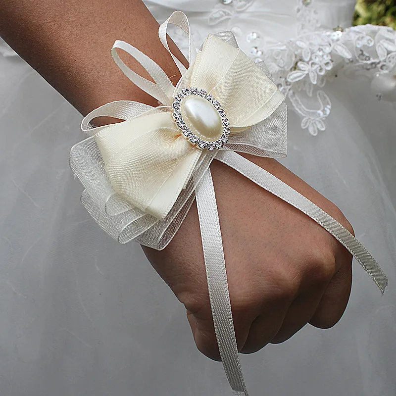 6piece/lot Ivory Artificial Flowers Wedding Bowknot Wrist Corsages For Sisters Bridemaid Wedding Party Prom Accessories SW028-N
6piece/lot Ivory Artificial Flowers Wedding Bowknot Wrist Corsages For Sisters Bridemaid Wedding Party Prom Accessories SW028-N