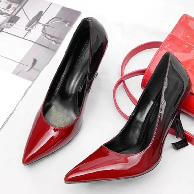 Spring and autumn new leather patent leather high heels sexy super high heel shallow mouth pointed shoes
Spring and autumn new leather patent leather high heels sexy super high heel shallow mouth pointed shoes