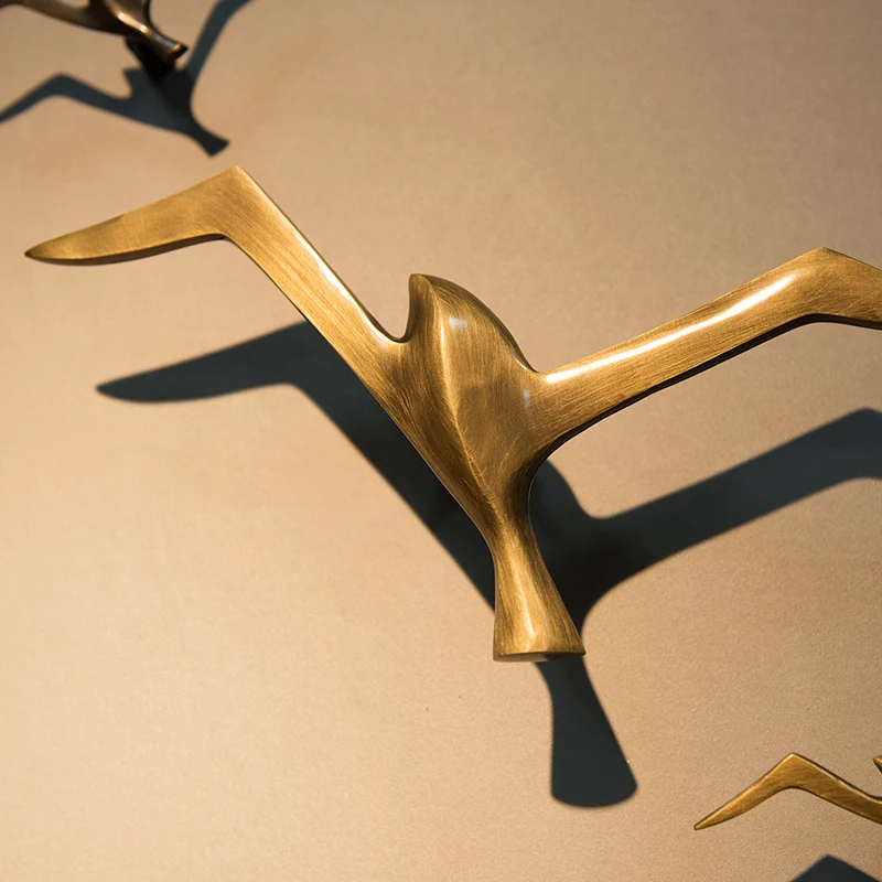 Luxury Pure Copper Creative Bird Seagull Wall Hanging Wall Decoration Retro Bar Shop Ornament Living Room Birthday Gift Sea Gull
Luxury Pure Copper Creative Bird Seagull Wall Hanging Wall Decoration Retro Bar Shop Ornament Living Room Birthday Gift Sea Gull