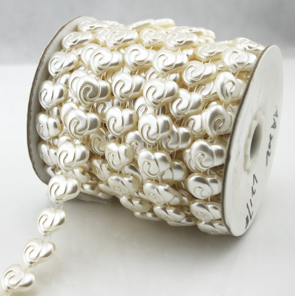 10 Yards 17mm Ivory heart Pearl Chain Sewing Chain Trims Costume Cake Decoration LZ174
10 Yards 17mm Ivory heart Pearl Chain Sewing Chain Trims Costume Cake Decoration LZ174