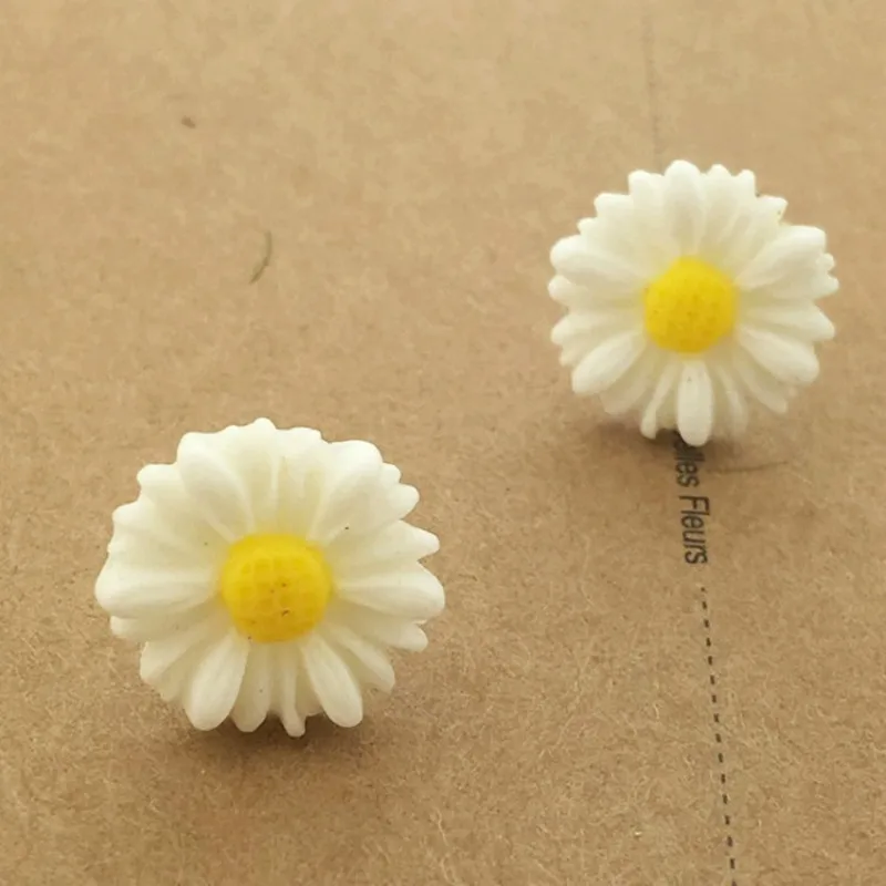 Fine Jewelry Wholesale Refined And Elegant Simple Fashion Small Daisy Flower Earrings Set For Women Stud Earings Summer Style
Fine Jewelry Wholesale Refined And Elegant Simple Fashion Small Daisy Flower Earrings Set For Women Stud Earings Summer Style