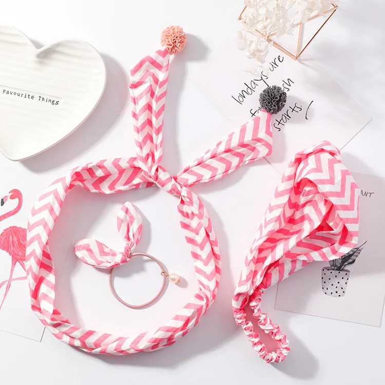 Korean version of the new children's adult cloth ball animal cross hair with a cute bow tie head tie rope
Korean version of the new children's adult cloth ball animal cross hair with a cute bow tie head tie rope