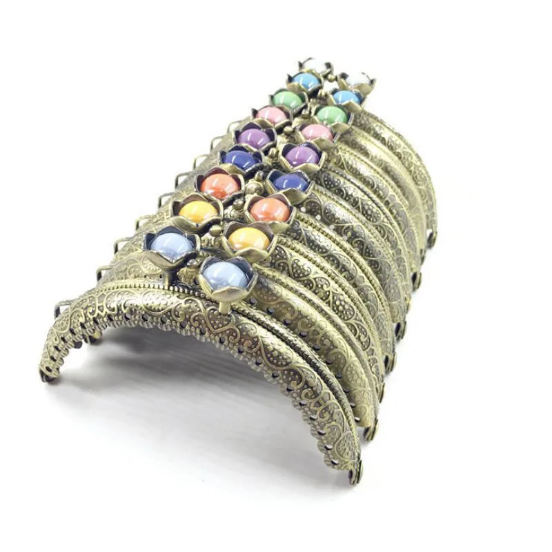 20pc/10pcs 8.5CM Lotus head Bag Kiss Clasp antique Bronze semicircle Metal Coining Pattern Purse Frame DIY Bag Accessories AU517
20pc/10pcs 8.5CM Lotus head Bag Kiss Clasp antique Bronze semicircle Metal Coining Pattern Purse Frame DIY Bag Accessories AU517