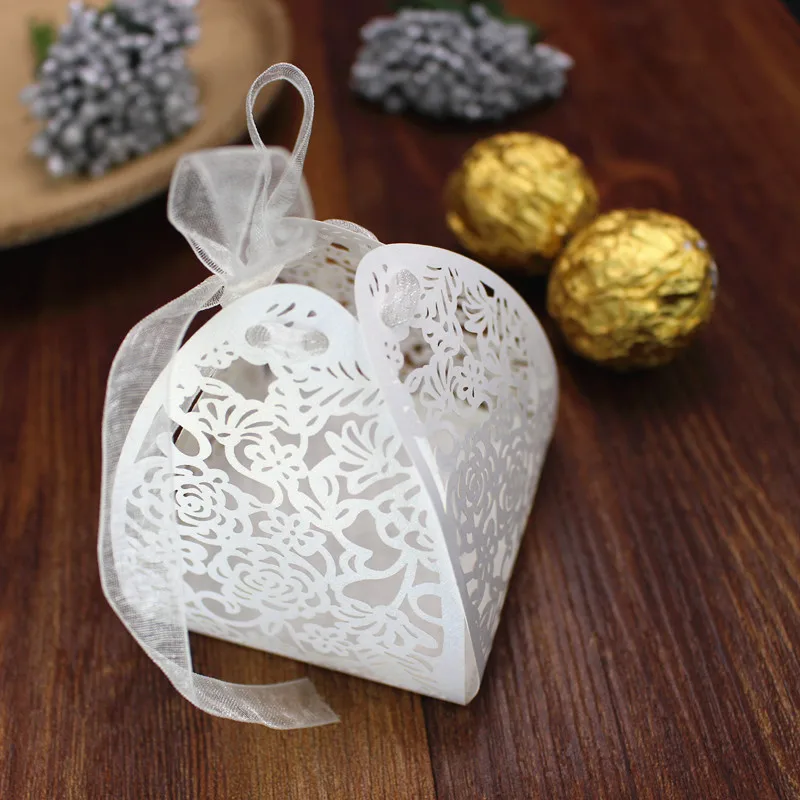 Rose laser cut wedding favor box white shimmer hollow party box favor 100pcs/lot
Rose laser cut wedding favor box white shimmer hollow party box favor 100pcs/lot