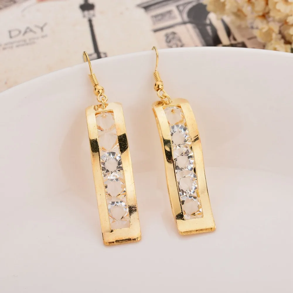 SexeMara Gold Color Hanging Earings Fashion Jewelry Fine Crystal Drop Earrings For Women
SexeMara Gold Color Hanging Earings Fashion Jewelry Fine Crystal Drop Earrings For Women
