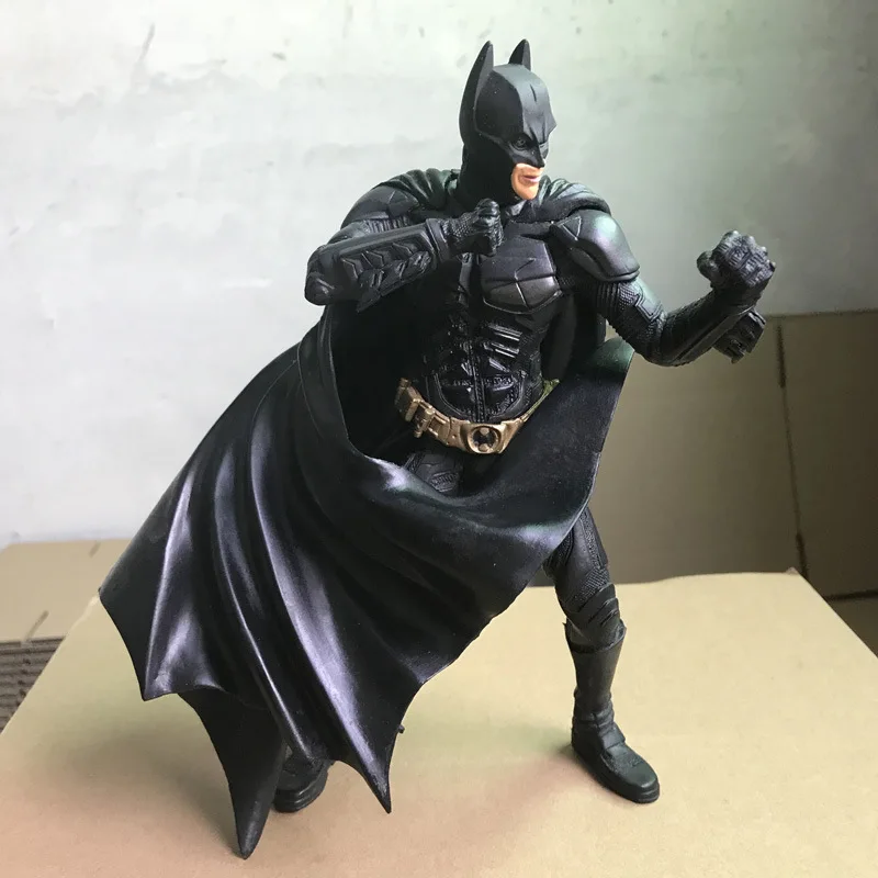 22CM 1/6 Scale Dark Knight Anime Figure Batman Dolls Bruce Wayne Action Figure Duel Posture Model Decoration Toy Ver
22CM 1/6 Scale Dark Knight Anime Figure Batman Dolls Bruce Wayne Action Figure Duel Posture Model Decoration Toy Ver