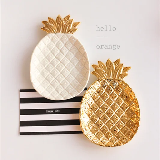 Export Europe gold pineapple ceramic decorative plate storage tray furnishings for home decoration decoration 2 color
Export Europe gold pineapple ceramic decorative plate storage tray furnishings for home decoration decoration 2 color