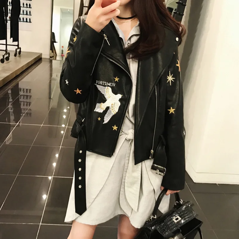 2019 Fashion Women Leather Autumn Pu famale Zipper Jackets New women Casual Motorcycle Embroidery Leather Jackets HOT SALE Y695
2019 Fashion Women Leather Autumn Pu famale Zipper Jackets New women Casual Motorcycle Embroidery Leather Jackets HOT SALE Y695