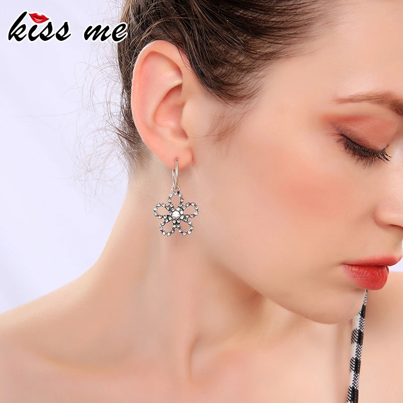 kissme Exquisite Crystal Hollowed-out Flowers Drop Earrings For Women Gifts Vintage Silver Color Fashion Brass Jewelry Accessory
kissme Exquisite Crystal Hollowed-out Flowers Drop Earrings For Women Gifts Vintage Silver Color Fashion Brass Jewelry Accessory