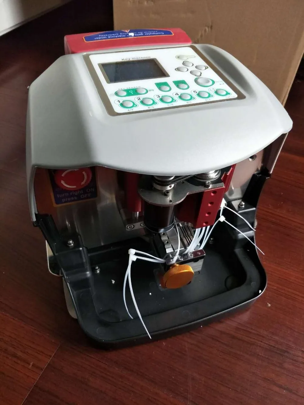 2018 Newest Automatic V8X6 Key Cutting Machine Better than Slica Key free shipping
2018 Newest Automatic V8X6 Key Cutting Machine Better than Slica Key free shipping