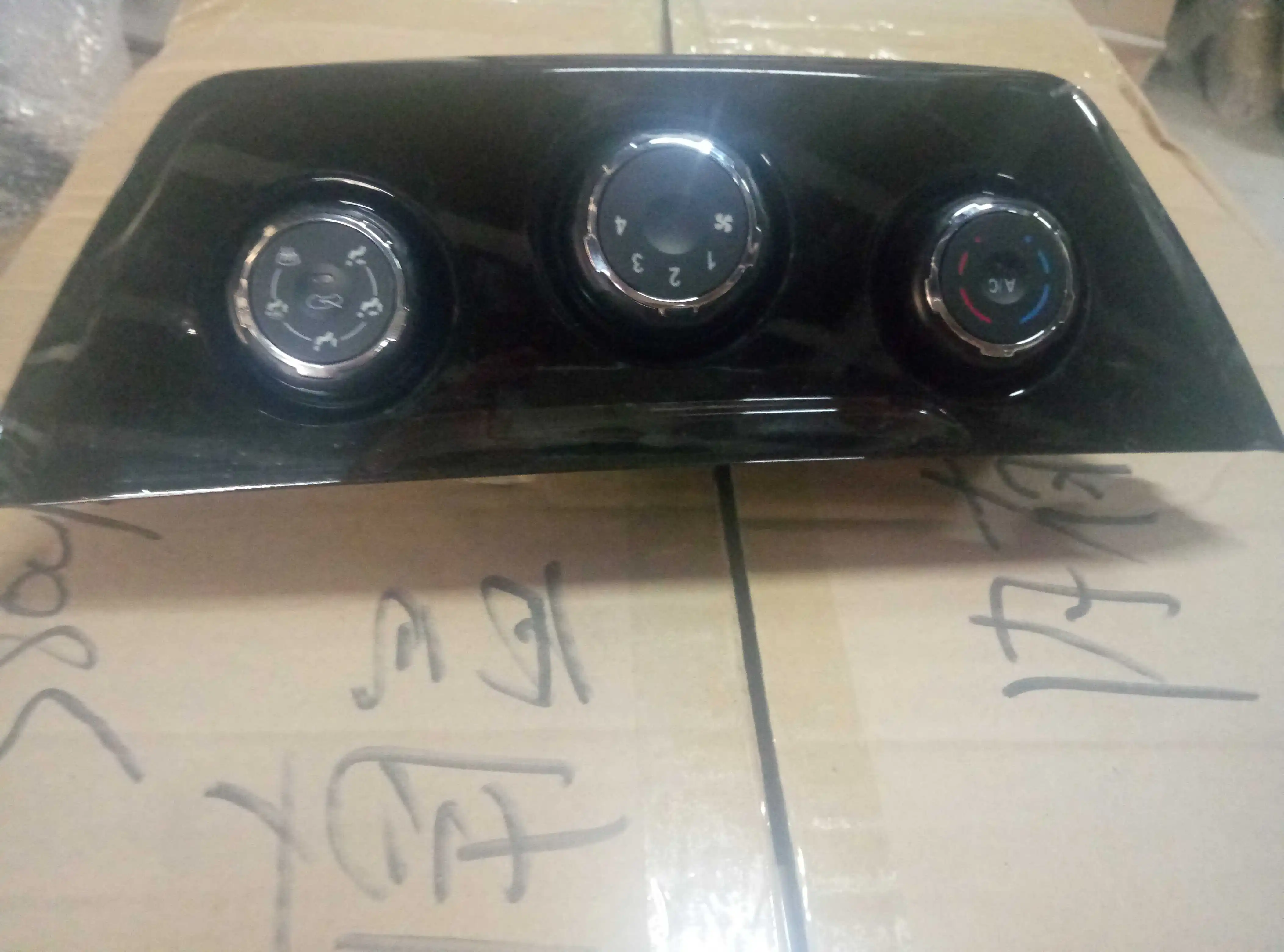 For Isuzu Mux Dmax Air Conditioning Controller Instrument Panel Center Console
For Isuzu Mux Dmax Air Conditioning Controller Instrument Panel Center Console