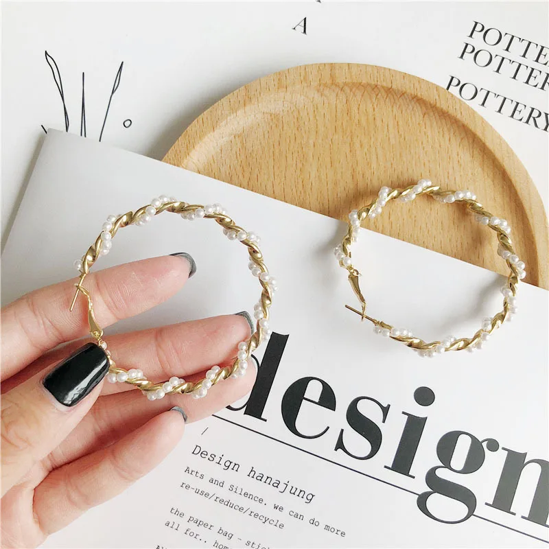 New arrival women's hoop earrings gold metal with white pearls patchwork punk cool sweet hoop earrings for women
New arrival women's hoop earrings gold metal with white pearls patchwork punk cool sweet hoop earrings for women