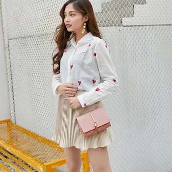 Crossbody Single Shoulder Bag Iron Tassel Rectangle Handbag with Golden Chain Strap for Women New
Crossbody Single Shoulder Bag Iron Tassel Rectangle Handbag with Golden Chain Strap for Women New