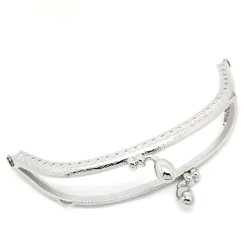2Pcs Silver Tone Coins Purse Metal Arch Frame Kiss Clasps Clips Lock Clutch Handbag Handle 12.5x8cm
2Pcs Silver Tone Coins Purse Metal Arch Frame Kiss Clasps Clips Lock Clutch Handbag Handle 12.5x8cm