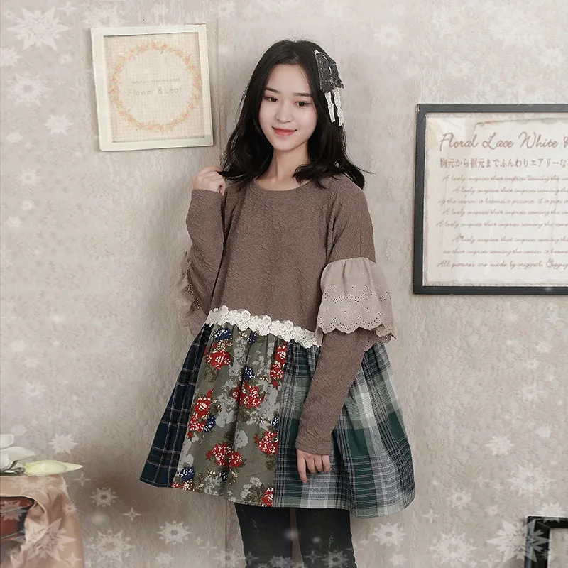 Japanese Female Cotton Lace Stitching T-shirt Tops Floral Print Plaid Pullover Shirt Coat Loose Bat-sleeve Mori Girl T-shirts
Japanese Female Cotton Lace Stitching T-shirt Tops Floral Print Plaid Pullover Shirt Coat Loose Bat-sleeve Mori Girl T-shirts