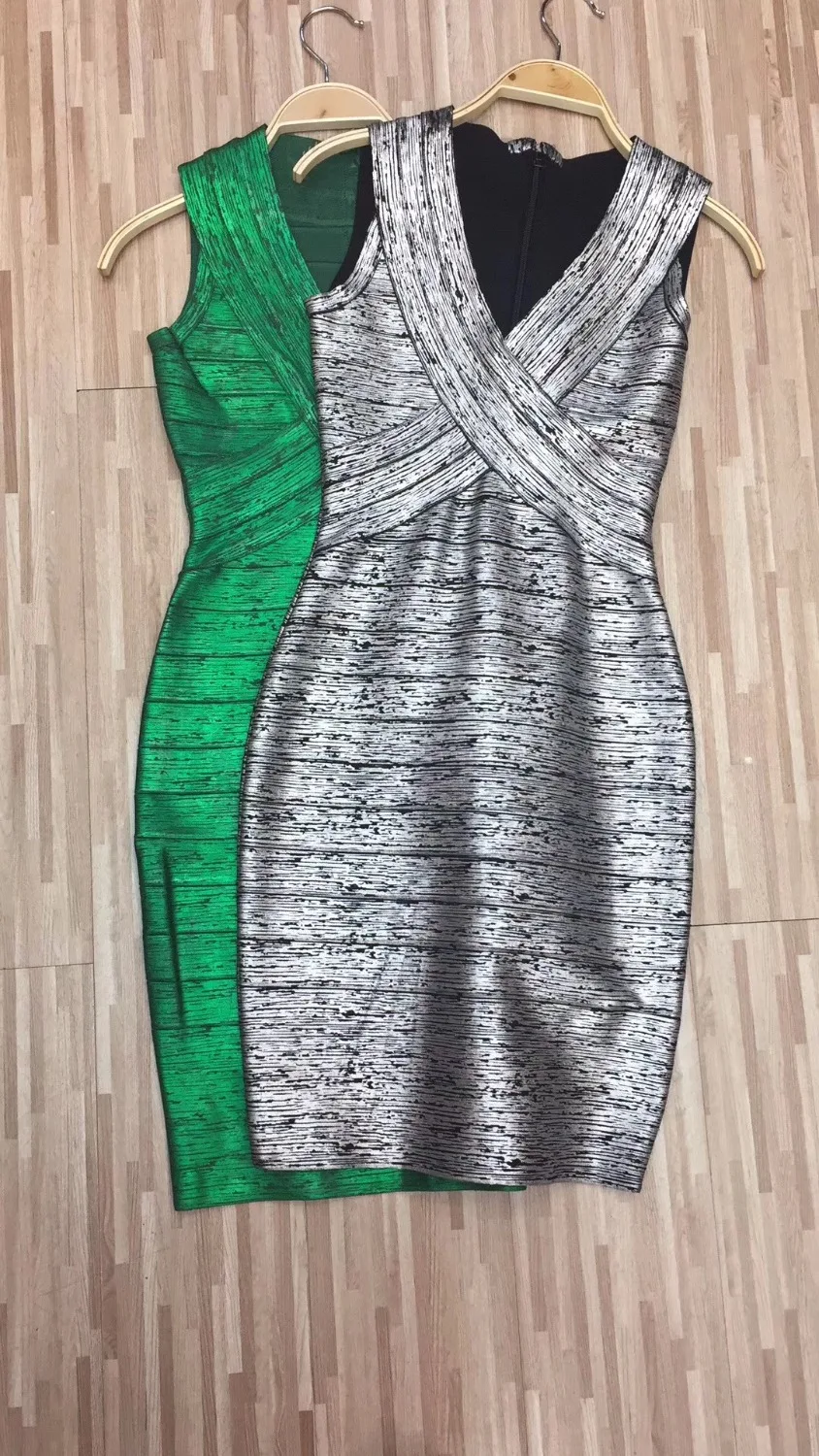 GUANGZHOU CHINA Elegant Foil Printing High Fashion Metallic Sliver Green Sleeveless Wholesale Women Bandage Dress Rayon Vestidos 
GUANGZHOU CHINA Elegant Foil Printing High Fashion Metallic Sliver Green Sleeveless Wholesale Women Bandage Dress Rayon Vestidos