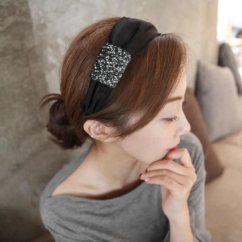 New High-end hair accessories diamond super flash solid color fabric wide-brimmed headband headband hair band headwear women
New High-end hair accessories diamond super flash solid color fabric wide-brimmed headband headband hair band headwear women