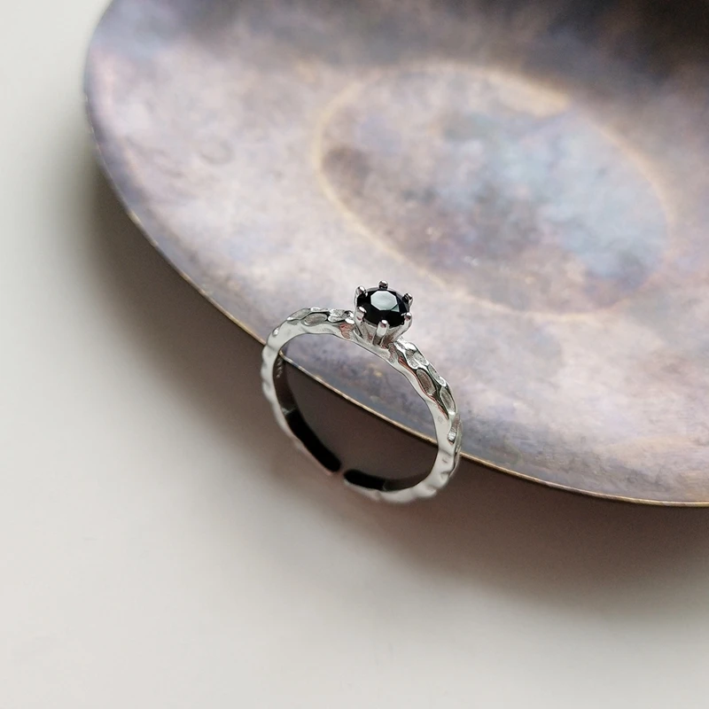 925 sterling silver black agate Irregular rings fashion simple concave-convex foot print open rings for women 2018 new jewelry
925 sterling silver black agate Irregular rings fashion simple concave-convex foot print open rings for women 2018 new jewelry