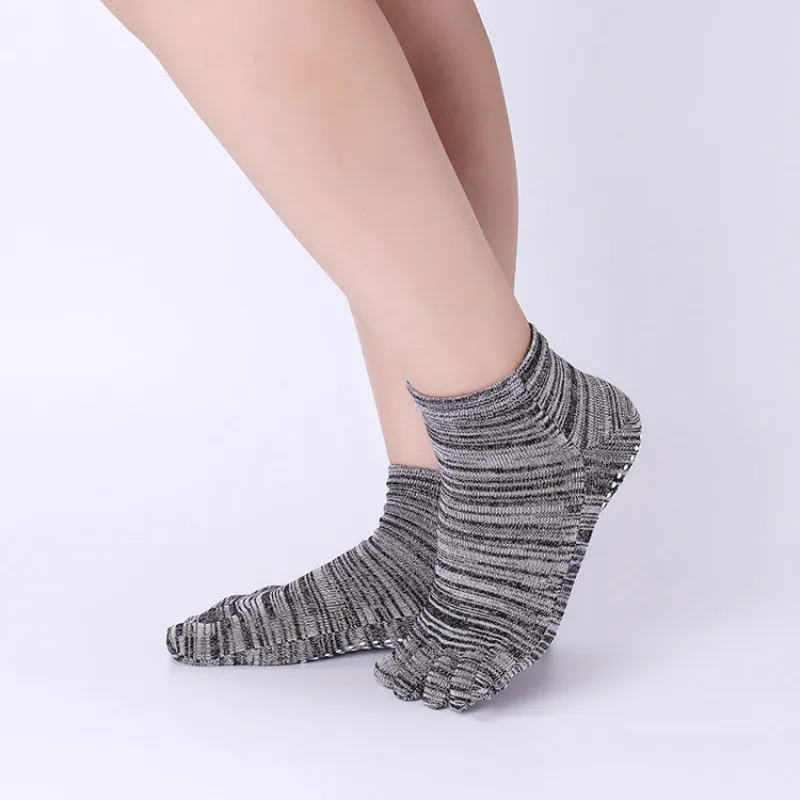 Women Anti-slip Yoga Socks Fingers Fitness Pilates Gym Five Toe Sport Socks Cotton Colourful Elastic Winter Socks Hot
Women Anti-slip Yoga Socks Fingers Fitness Pilates Gym Five Toe Sport Socks Cotton Colourful Elastic Winter Socks Hot