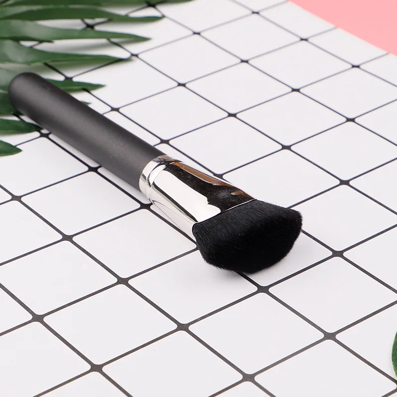 Brand Specialty full coverage kabuki shadow Scattered Painting BB cream Contour brush Beginner Makeup Brush Beauty Tool
Brand Specialty full coverage kabuki shadow Scattered Painting BB cream Contour brush Beginner Makeup Brush Beauty Tool