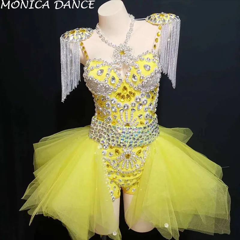 Women Sexy Stage Neon Yellow Rhinestone Outfit Leotard Skirt Stage Show Shoulder Pads Dance Wear Chains Fringes Clothing Set
Women Sexy Stage Neon Yellow Rhinestone Outfit Leotard Skirt Stage Show Shoulder Pads Dance Wear Chains Fringes Clothing Set