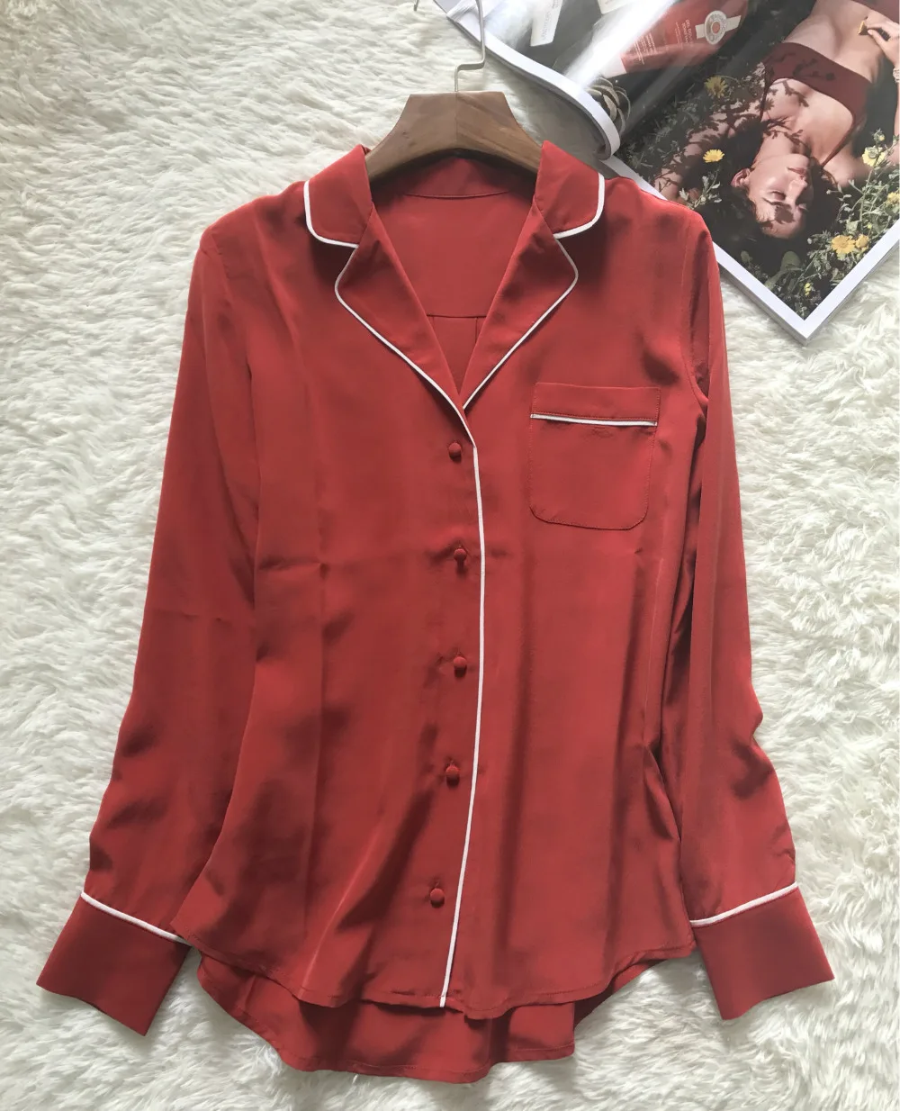 100% Silk White Red Long Sleeve Women Pajama Tops Blusa Feminin Fashion Solid Top With Front Pocket
100% Silk White Red Long Sleeve Women Pajama Tops Blusa Feminin Fashion Solid Top With Front Pocket