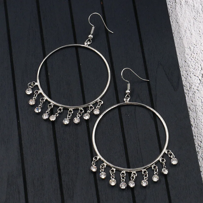 Vintage Hollow Circle Little Crystal Pendants Dangling Earrings for Women Bohemia Silver Color Hanging Drop Earring Ear Cuff
Vintage Hollow Circle Little Crystal Pendants Dangling Earrings for Women Bohemia Silver Color Hanging Drop Earring Ear Cuff