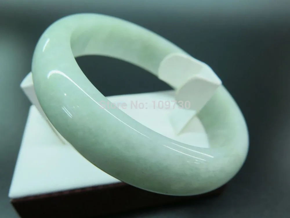 001546 Imperial 100% Natural A Grade Jade/Jadeite Women Bangle/ Inner diameter 59mm (A0429)
001546 Imperial 100% Natural A Grade Jade/Jadeite Women Bangle/ Inner diameter 59mm (A0429)