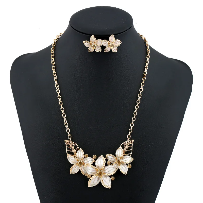 LZHLQ 2019 New Exquisite Flower Women Statement Necklace Set Trendy Jewelry Enamel Necklaces Pendants 4 Colors Trendy Collares
LZHLQ 2019 New Exquisite Flower Women Statement Necklace Set Trendy Jewelry Enamel Necklaces Pendants 4 Colors Trendy Collares