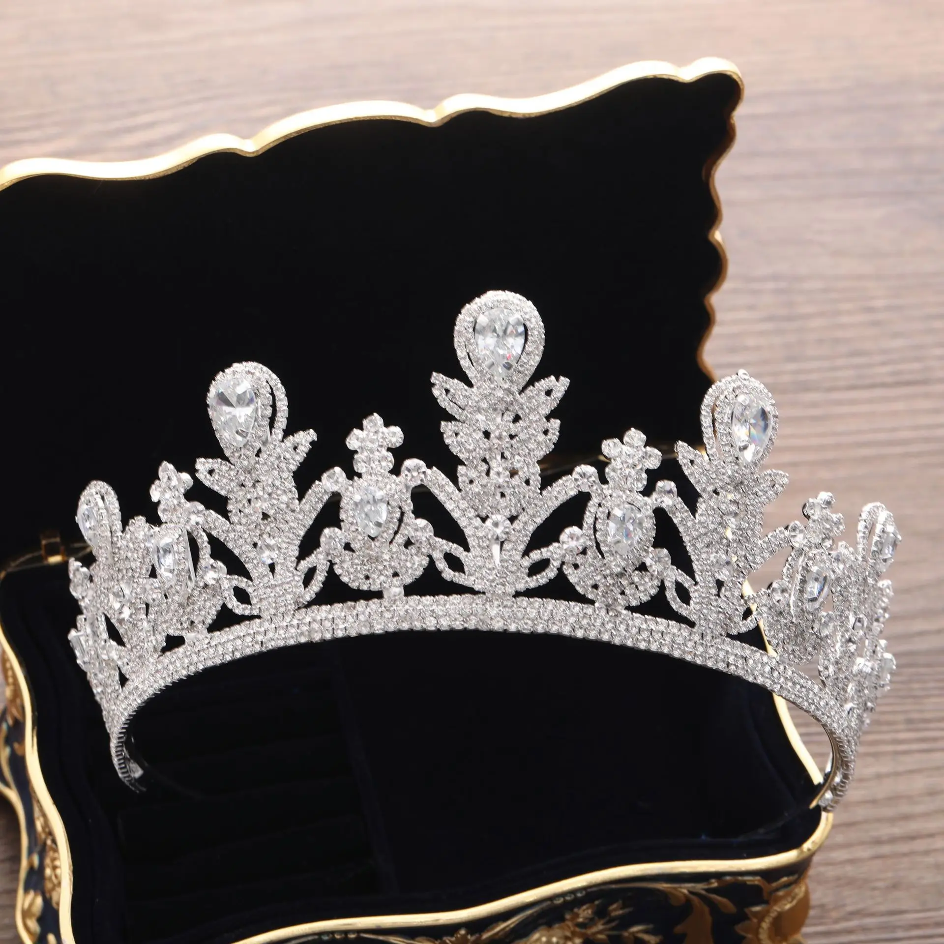 Bride Jewelry Marriage Crown crystal Hair Jewelry Girl Birthday Girl Crown Leaf Water hair Jewelry brides
Bride Jewelry Marriage Crown crystal Hair Jewelry Girl Birthday Girl Crown Leaf Water hair Jewelry brides