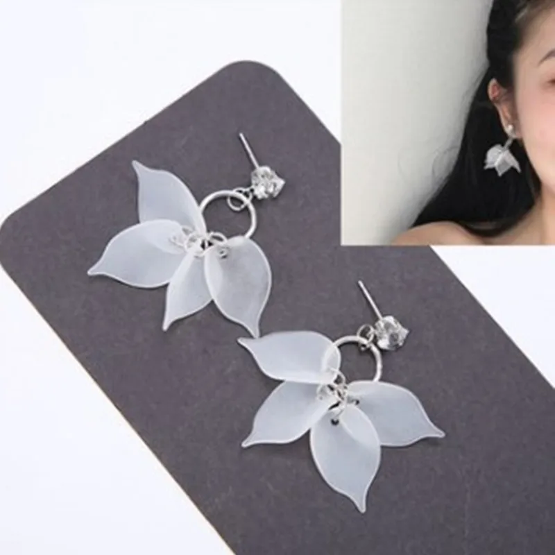 2018 new hot fashion earrings Japan and South Korea design temperament simple zircon geometric ring matte petal earrings
2018 new hot fashion earrings Japan and South Korea design temperament simple zircon geometric ring matte petal earrings
