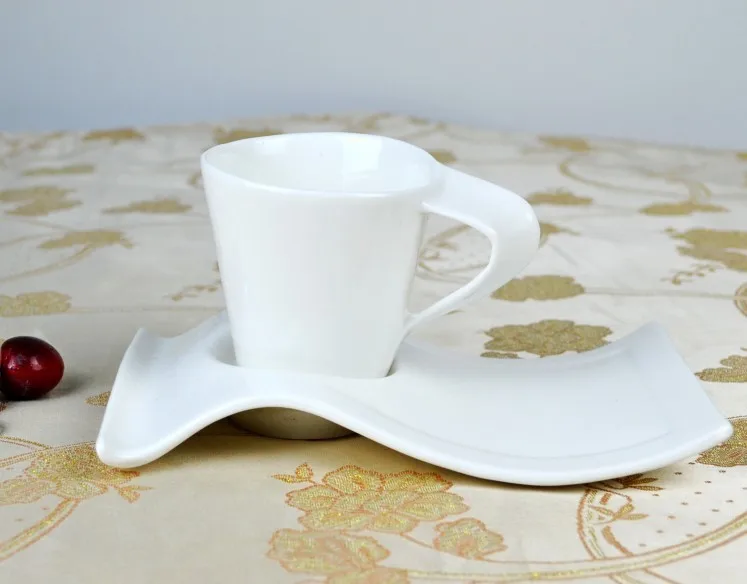 China Bone ceramic coffee cup and saucer set 300-400ML Ceramic cup (one set include one cup and one saucer)
China Bone ceramic coffee cup and saucer set 300-400ML Ceramic cup (one set include one cup and one saucer)