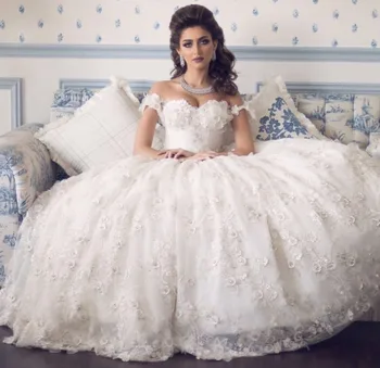 Saudi Arabia Vintage Romantic Ball Gown Sweetheart Backless Lace Appliques Wedding Party Dresses Plus Size
Saudi Arabia Vintage Romantic Ball Gown Sweetheart Backless Lace Appliques Wedding Party Dresses Plus Size