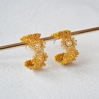 Vintage vintage hollowed carving gold lace exquisite earrings earrings noble and elegant temperament woman
Vintage vintage hollowed carving gold lace exquisite earrings earrings noble and elegant temperament woman