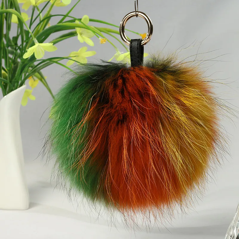 

100% Real Raccoon Fur Pompom Keychain on Bag Big 15cm Fluffy Fur Ball Key Chain Luxury Fur Pompon Keyring Jewelry Bag Charms