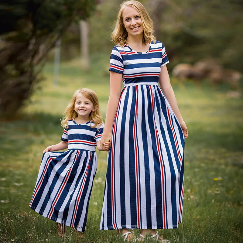 New Spring Autumn Mommy Me Dress Printed Slim Long Dress for Mum Daughter Beach Bohemian Maxi Dress Family Matching Clothes
New Spring Autumn Mommy Me Dress Printed Slim Long Dress for Mum Daughter Beach Bohemian Maxi Dress Family Matching Clothes