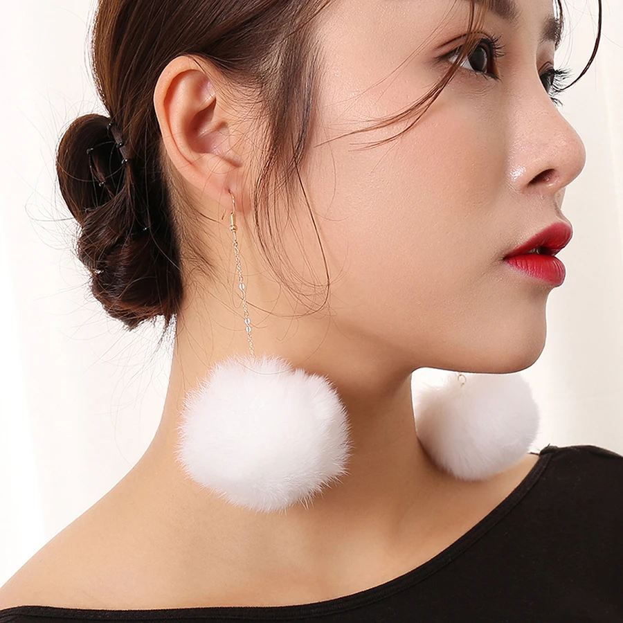 New Hot Pompom Fur Ball Dangle Earring Round Drop Earrings Fluffy Long Tassel Brinco Ear Drops Earring Fashion Jewelry For Women
New Hot Pompom Fur Ball Dangle Earring Round Drop Earrings Fluffy Long Tassel Brinco Ear Drops Earring Fashion Jewelry For Women