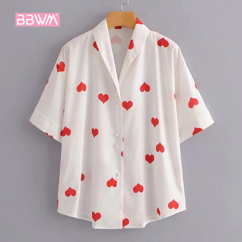 Women 2018 summer fashion temperament new love printing pearl buckle women's shirt tide
Women 2018 summer fashion temperament new love printing pearl buckle women's shirt tide