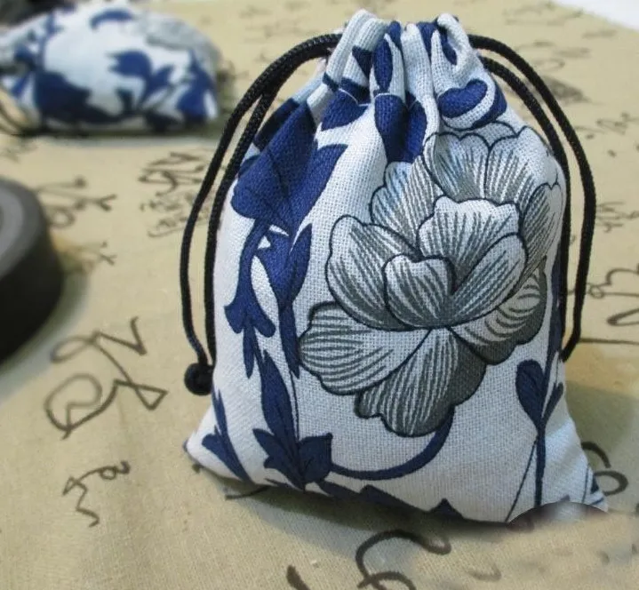 50pcs/lot 10*14cm Christmas Wedding Gift Bags Jewelry Pouch Cloth Linen Printing Flax Fabric Packaging Bag With Drawstring
50pcs/lot 10*14cm Christmas Wedding Gift Bags Jewelry Pouch Cloth Linen Printing Flax Fabric Packaging Bag With Drawstring