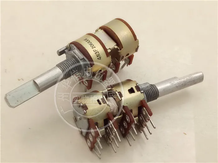 Original new 100% import 16 type quadruple potentiometer 20KAx4 A20K handle long 30MMF (SWITCH)
Original new 100% import 16 type quadruple potentiometer 20KAx4 A20K handle long 30MMF (SWITCH)