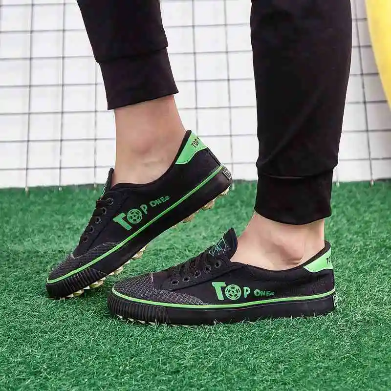 TOPONE football shoes Low help Soft bottom Breathable Canvas training shoes Artificial turf Short nail soccer shoes
TOPONE football shoes Low help Soft bottom Breathable Canvas training shoes Artificial turf Short nail soccer shoes