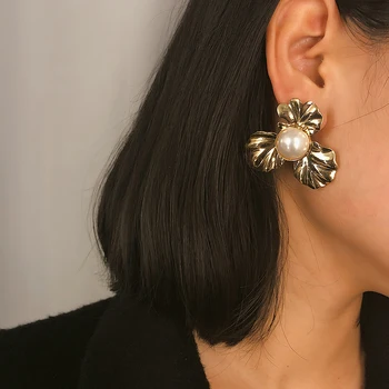 AENSOA Vintage Big Pearl Alloy Flowers Drop Earrings For Women Handmade Metal Floral Fashion 2019 Statement Dangle Earrings Gift
AENSOA Vintage Big Pearl Alloy Flowers Drop Earrings For Women Handmade Metal Floral Fashion 2019 Statement Dangle Earrings Gift