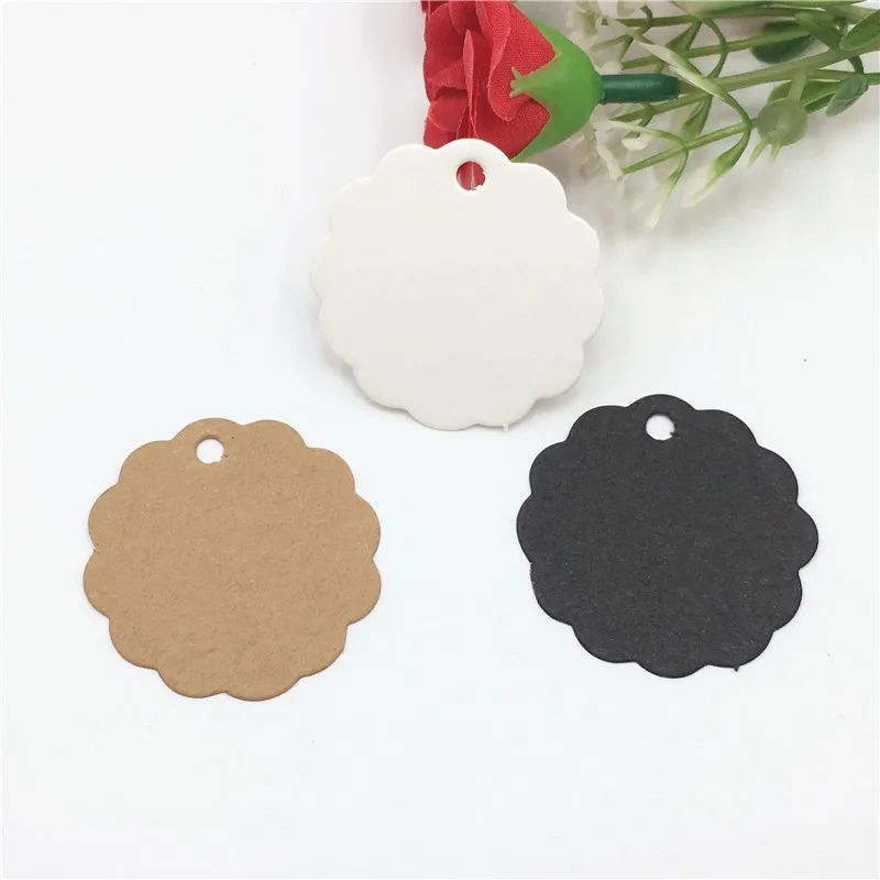 300Pcs/Lot Simple Style Blank Flower Round Kraft Paper Hanging Tags Label Note Price Clothing Shoes Garment Cake Bags Boxes Tags
300Pcs/Lot Simple Style Blank Flower Round Kraft Paper Hanging Tags Label Note Price Clothing Shoes Garment Cake Bags Boxes Tags