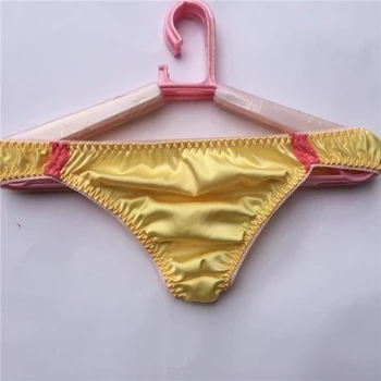 Men 's satin bright pants thong. New Japanese men' s imitation women 's sexy thong!
Men 's satin bright pants thong. New Japanese men' s imitation women 's sexy thong!