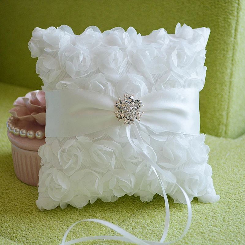 Beautiful Home Decoration White Wedding Lace Rose Buds Flower Ring Pillow Shape With Flash Diamond Romantic Pillow Cushion
Beautiful Home Decoration White Wedding Lace Rose Buds Flower Ring Pillow Shape With Flash Diamond Romantic Pillow Cushion