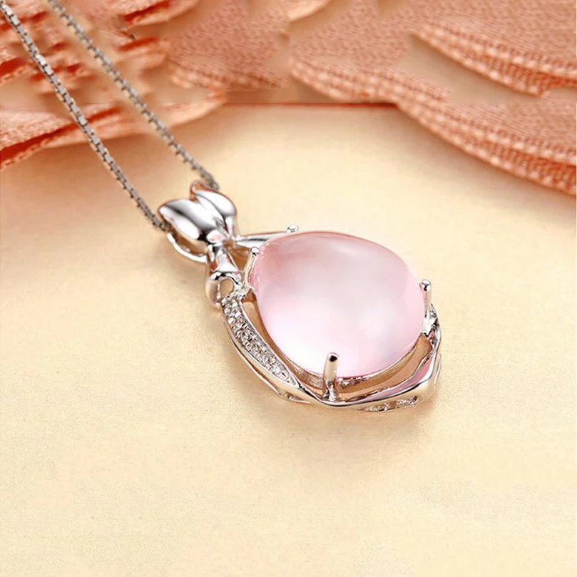 Luxury Natural Rose Stone Pendant Necklace Quartz Crystal With Pendant Female Version Joker Drop Necklace Pendant Clavicle Chain
Luxury Natural Rose Stone Pendant Necklace Quartz Crystal With Pendant Female Version Joker Drop Necklace Pendant Clavicle Chain