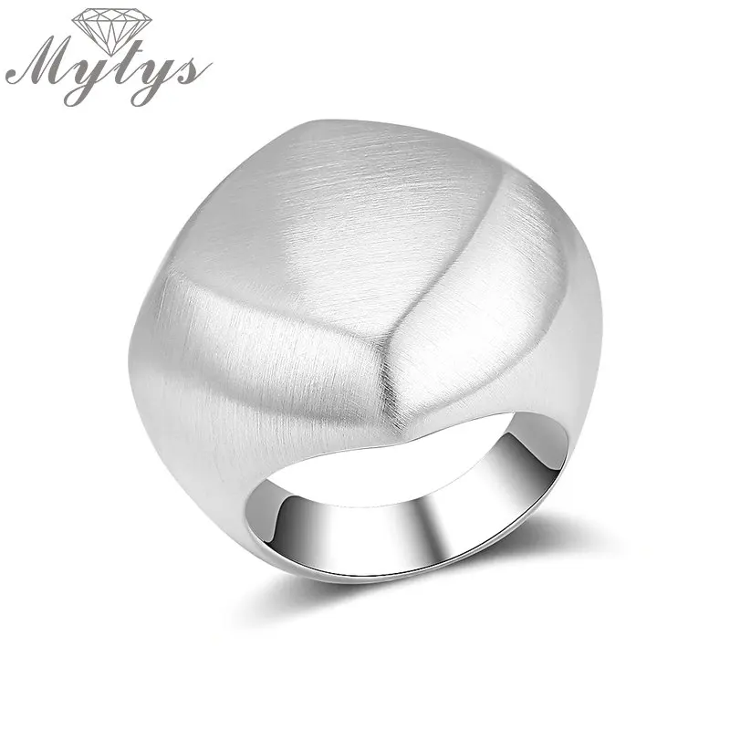 Mytys 2 Colors Geometric Shape Metal Ring Big Statement Cocktail Ring Unisex Trendy Fashion Jewelry Wholesale Rings R2024 R2025
Mytys 2 Colors Geometric Shape Metal Ring Big Statement Cocktail Ring Unisex Trendy Fashion Jewelry Wholesale Rings R2024 R2025